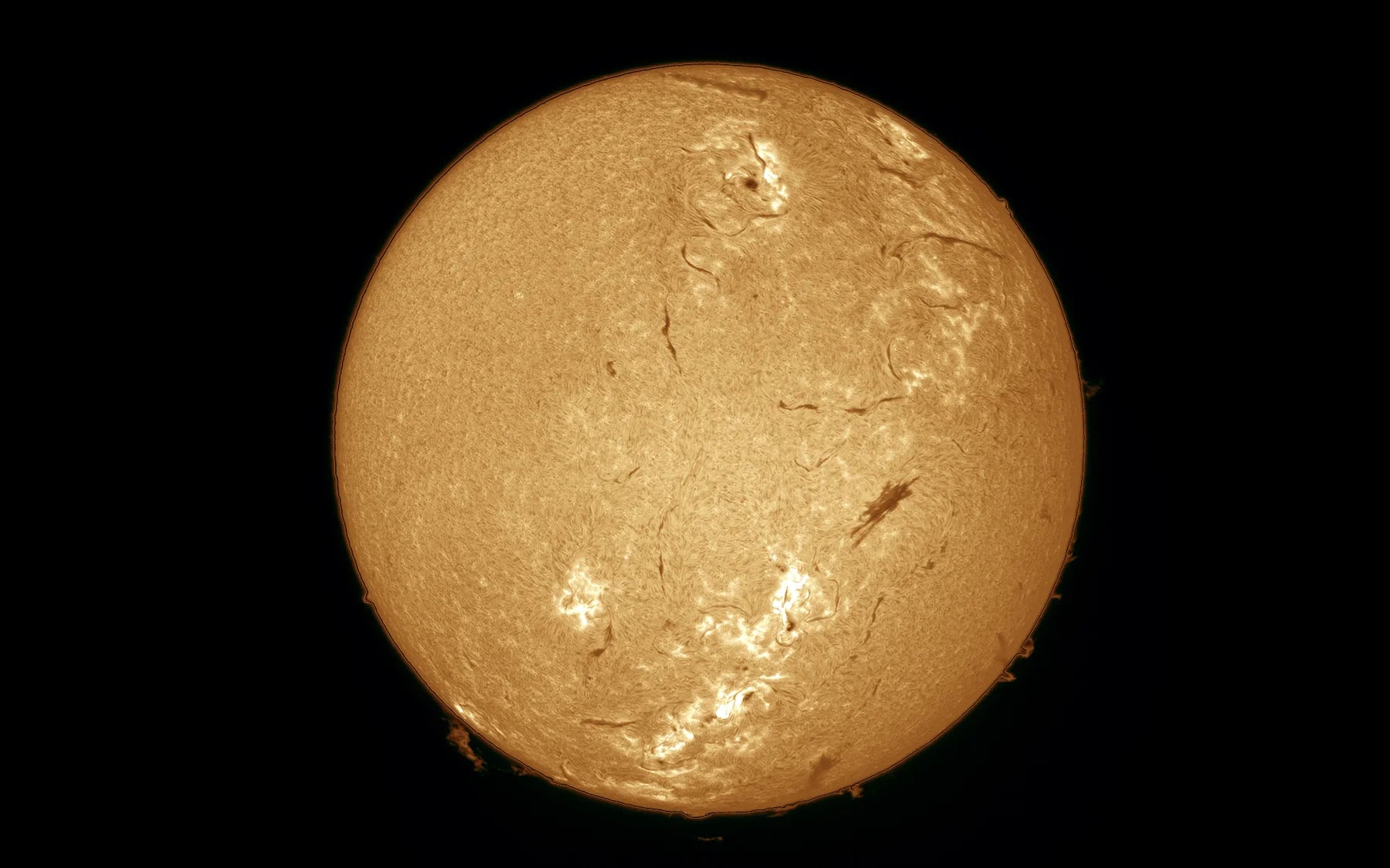 Skywatcher Heliostar 76mm H-Alpha Solar Telescope