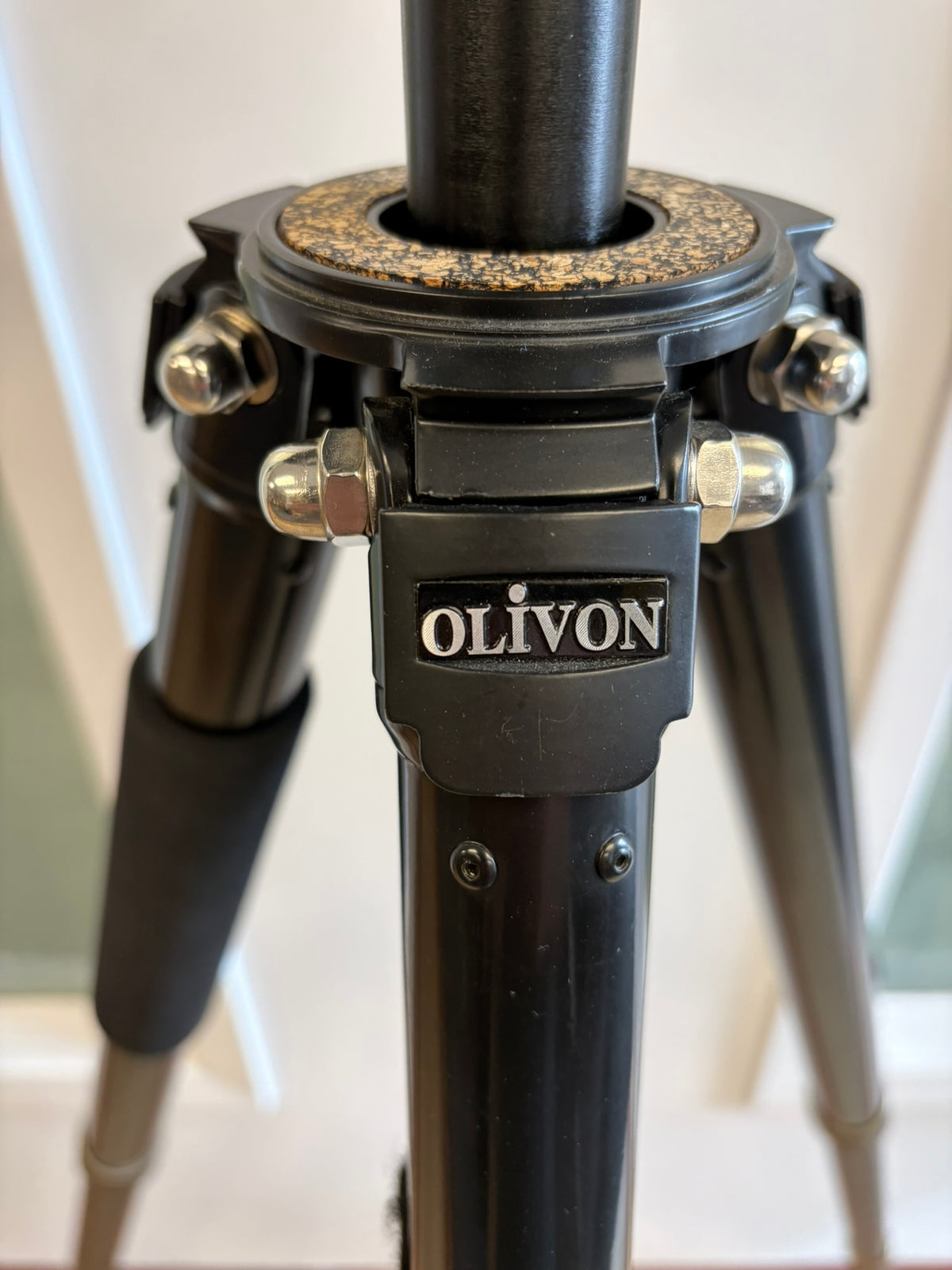 Tele Vue Gibraltar Mount Head on Olivon TR-197-16 Tripod with ADM DV Clamp – Used (Very Good)
