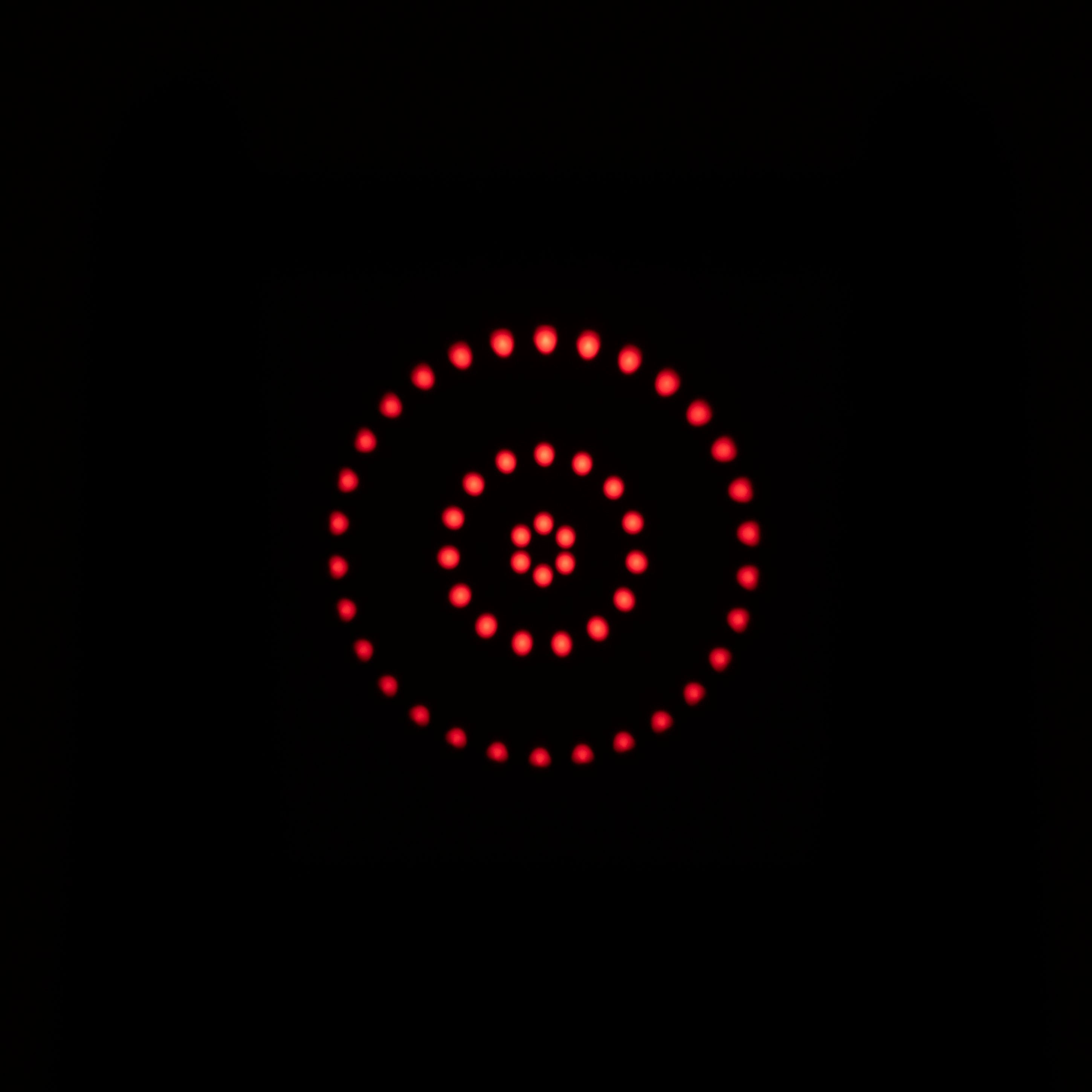 A closer view of the ReflexSight red reticle pattern, showing the nested 4.0, 2.0 and 0.5 degree circles of dots.