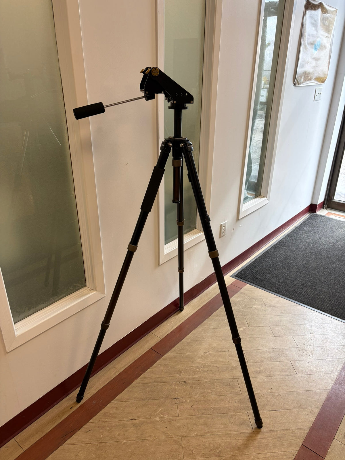 Tele Vue Gibraltar Mount Head on Olivon TR-197-16 Tripod with ADM DV Clamp – Used (Very Good)