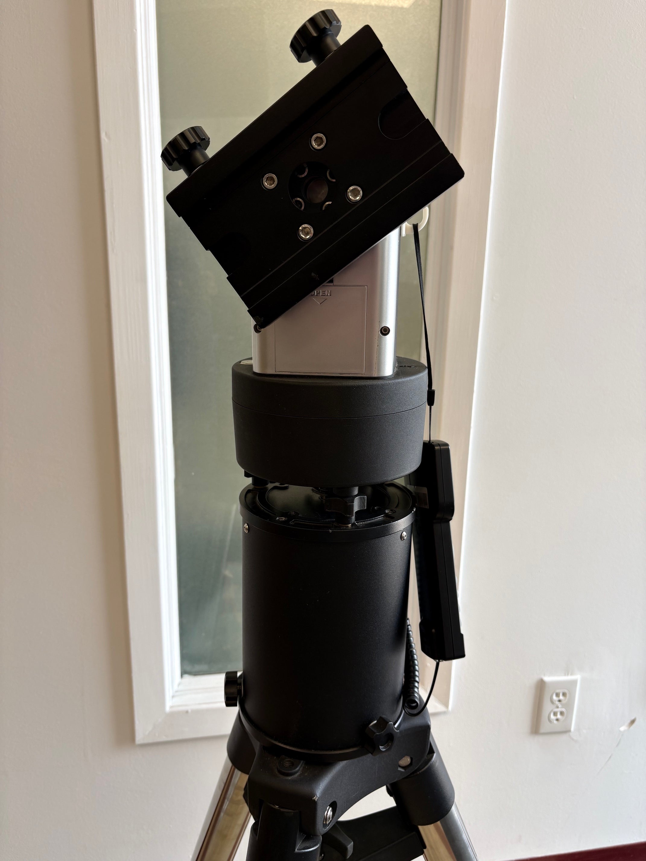 iOptron AZ Mount Pro Alt-Az GoTo Mount with 2" Tripod, MiniPier & Hard Case – Used
