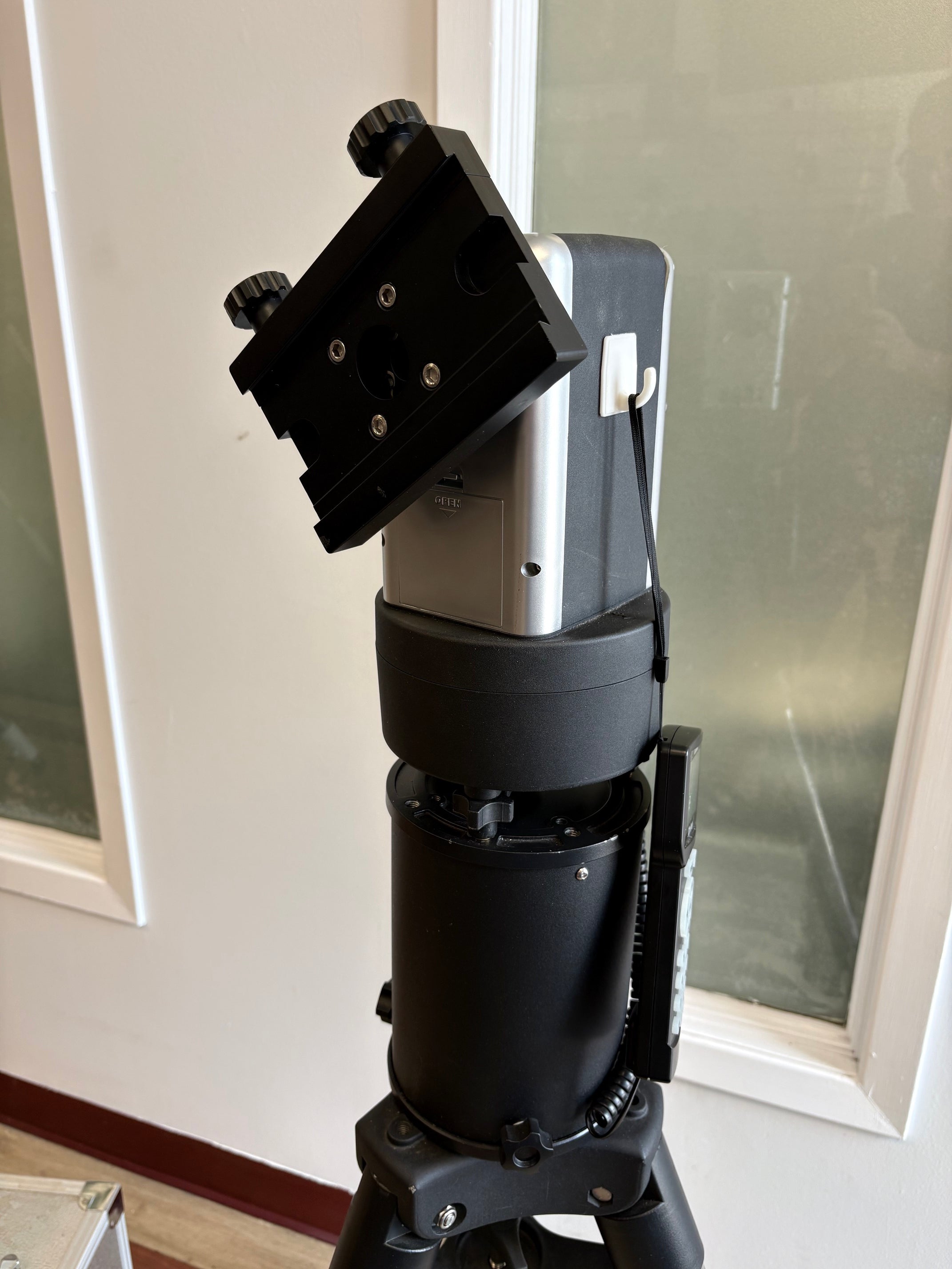 iOptron AZ Mount Pro Alt-Az GoTo Mount with 2" Tripod, MiniPier & Hard Case – Used