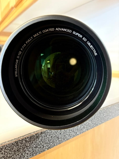 Stellarvue SV102-Access 102mm f/7 APO Refractor with Original Case, 2" Diagonal & 28mm Eyepiece – Used